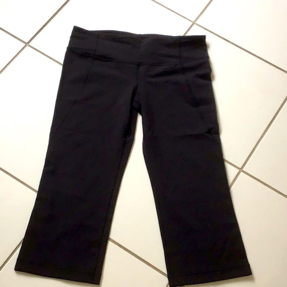 Lululemon cropped exercise pants